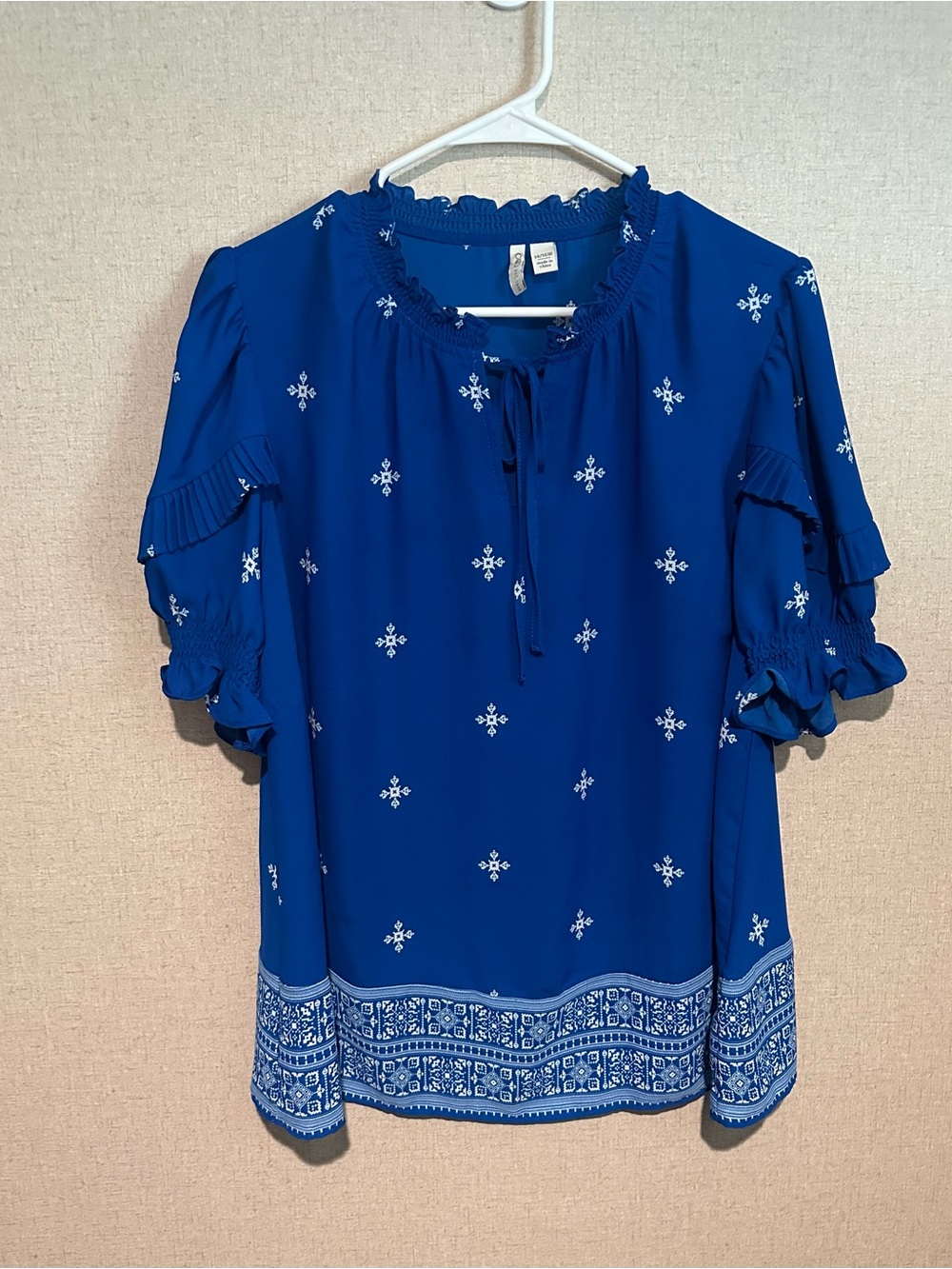 Cato Women’s 14/16W Blue Snowflake Geometric Peasant Smocked Sleeves Top